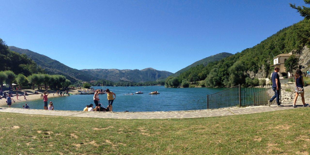 La Locanda Del Lago Lucciola Villalago Екстериор снимка